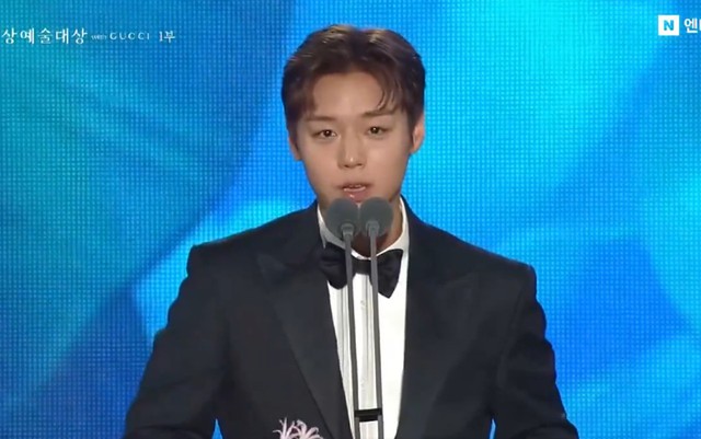 Trực tiếp Baeksang 2026: Giải thưởng Nam diễn vi&ecirc;n phụ xuất sắc nhất thuộc về diễn vi&ecirc;n Yoo Seung Mok - Ảnh 13.
