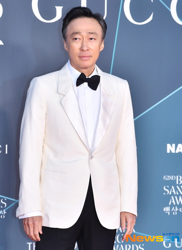 Si&ecirc;u thảm đỏ Baeksang 2026: 1 mỹ nh&acirc;n hở bạo &aacute;t cả Son Ye Jin - Yoona, Suzy xứng danh nữ thần - Ảnh 59.