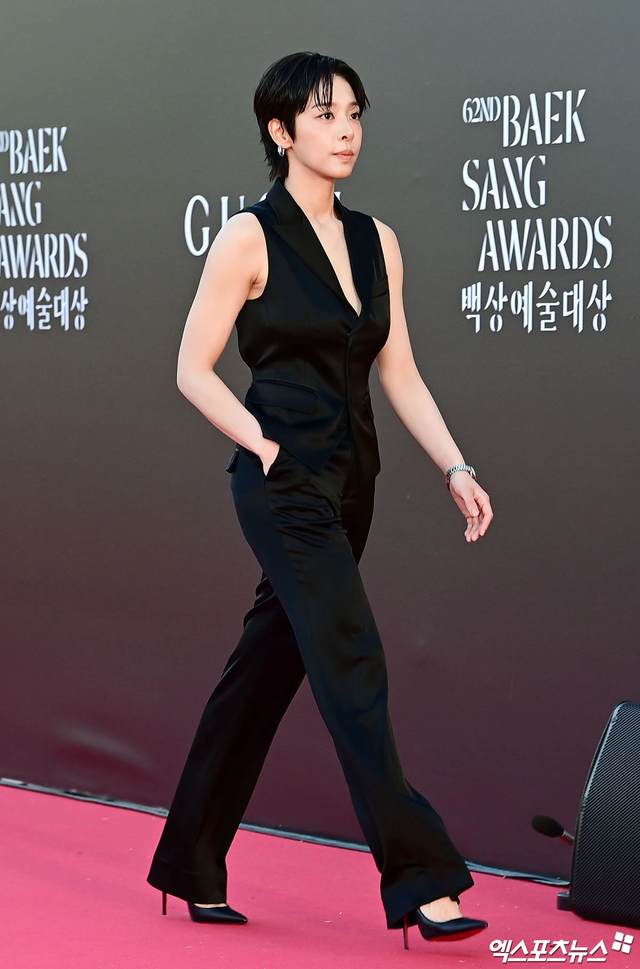 Si&ecirc;u thảm đỏ Baeksang 2026: 1 mỹ nh&acirc;n hở bạo &aacute;t cả Son Ye Jin - Yoona, Suzy xứng danh nữ thần - Ảnh 57.