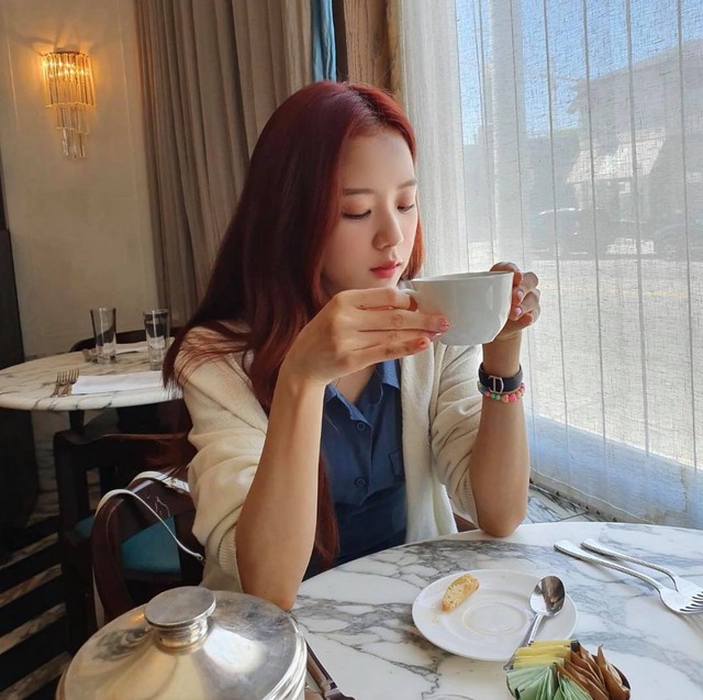 Loại "nước thần" giới sao H&agrave;n m&ecirc; mẩn, uống đều mỗi s&aacute;ng để mặt thon, hết sưng ph&ugrave; - Ảnh 4.