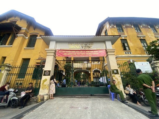 Thi vào lớp 10 TP.HCM buổi đầu tiên: Bắt đầu giờ làm bài môn Văn, chủ đề năm nay sẽ thú vị cỡ nào? - Ảnh 2.