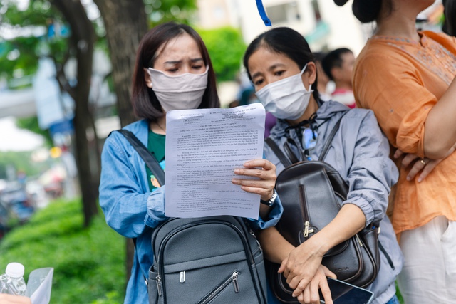 Hết giờ l&agrave;m b&agrave;i m&ocirc;n Văn v&agrave;o lớp 10 TP.HCM: Đề rất hay, th&iacute; sinh rạng rỡ ra khỏi ph&ograve;ng thi! - Ảnh 9.