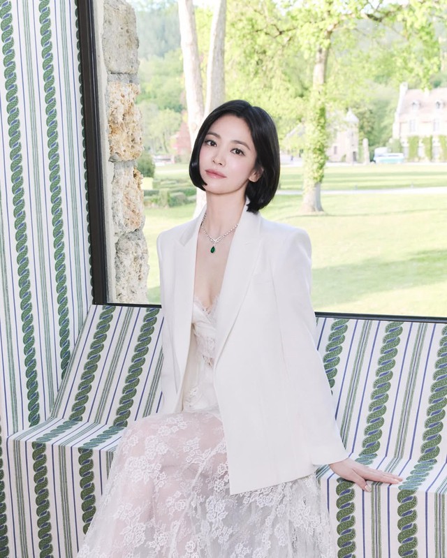 Song Hye Kyo cứ thế này ai mà chịu nổi!- Ảnh 9. Song Hye Kyo cứ thế này ai mà chịu nổi!- Ảnh 9.