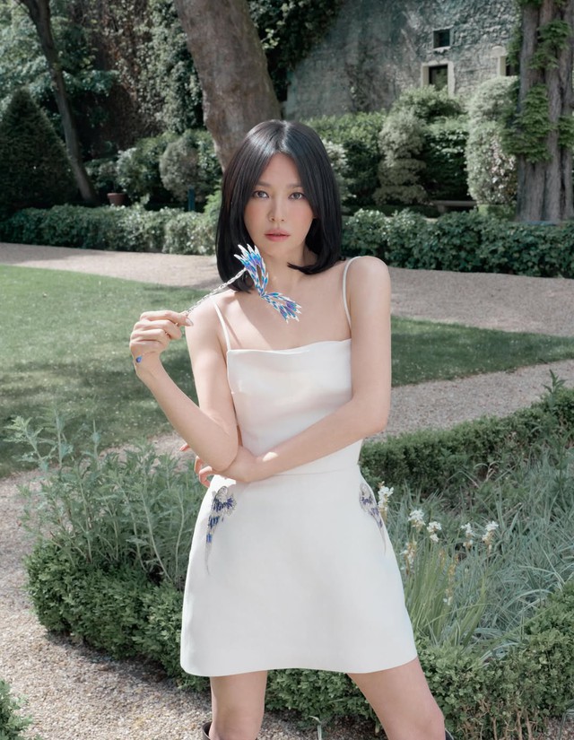 Song Hye Kyo cứ thế này ai mà chịu nổi!- Ảnh 5. Song Hye Kyo cứ thế này ai mà chịu nổi!- Ảnh 5.