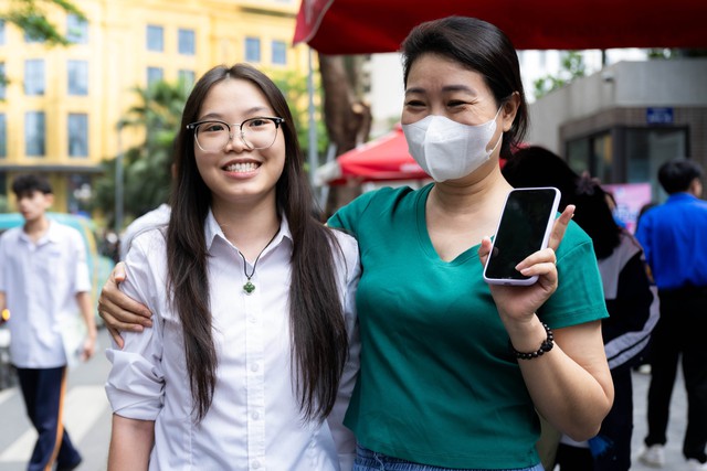 Kết th&uacute;c thời gian l&agrave;m b&agrave;i m&ocirc;n tự chọn - buổi cuối c&ugrave;ng thi tốt nghiệp THPT 2026! - Ảnh 21.