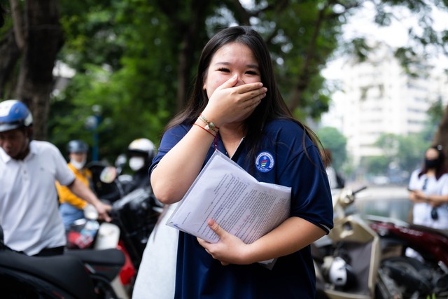 Kết th&uacute;c thời gian l&agrave;m b&agrave;i m&ocirc;n tự chọn - buổi cuối c&ugrave;ng thi tốt nghiệp THPT 2026! - Ảnh 24.