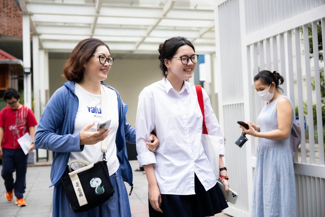 Kết th&uacute;c thời gian l&agrave;m b&agrave;i m&ocirc;n tự chọn - buổi cuối c&ugrave;ng thi tốt nghiệp THPT 2026! - Ảnh 28.