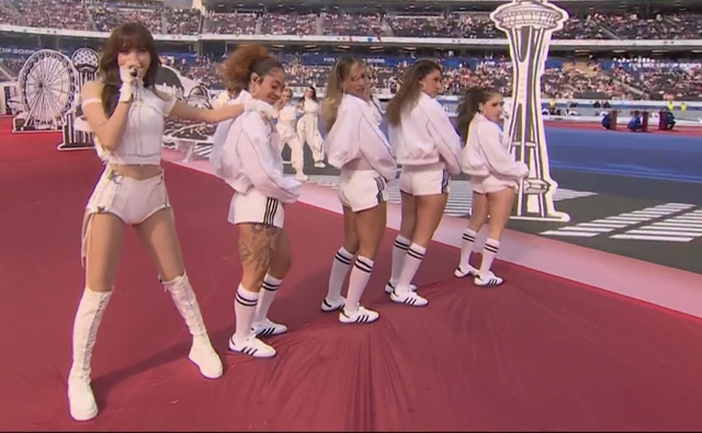 Khai mạc World Cup 2026 tại Mỹ: Lisa (BLACKPINK) đổ bộ biến Los Angeles thành đại nhạc hội toàn cầu- Ảnh 10. Khai mạc World Cup 2026 tại Mỹ: Lisa (BLACKPINK) đổ bộ biến Los Angeles thành đại nhạc hội toàn cầu - Ảnh 11.