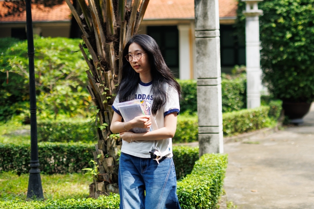 Kết th&uacute;c thời gian l&agrave;m b&agrave;i m&ocirc;n tự chọn - buổi cuối c&ugrave;ng thi tốt nghiệp THPT 2026! - Ảnh 5.