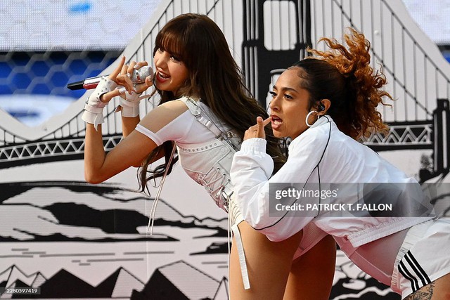 Khai mạc World Cup 2026 tại Mỹ: Lisa (BLACKPINK) đổ bộ biến Los Angeles thành đại nhạc hội toàn cầu- Ảnh 12. Khai mạc World Cup 2026 tại Mỹ: Lisa (BLACKPINK) đổ bộ biến Los Angeles thành đại nhạc hội toàn cầu - Ảnh 13.