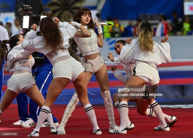 HOT nhất hôm nay: Lisa (BLACKPINK) chính thức làm nên lịch sử tại World Cup, sốc hơn là không hở bạo - Ảnh 10.