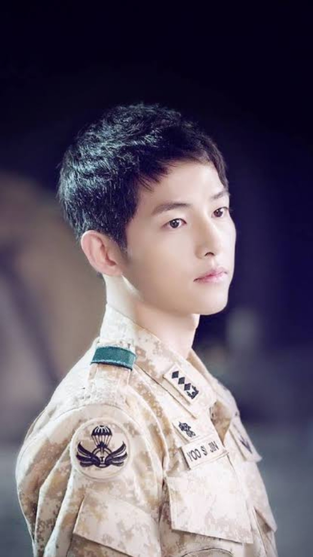 Đ&aacute;nh mất Song Hye Kyo, Song Joong Ki giờ chỉ &ldquo;c&ograve;n c&aacute;i nịt&rdquo;! - Ảnh 7.