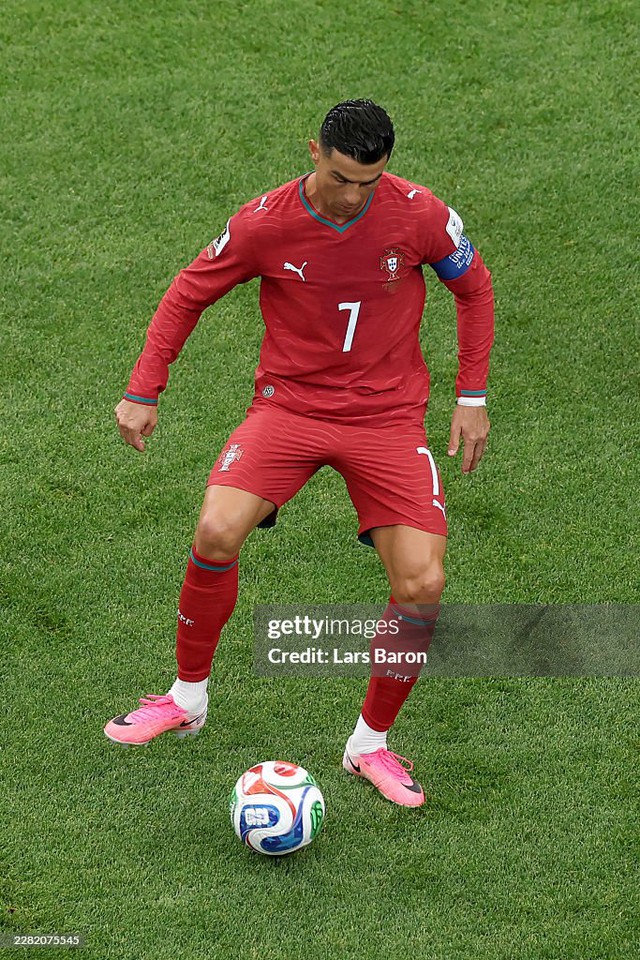Diễn biến Bồ Đào Nha 1-0 CHDC Congo: Đội bóng của Ronaldo rơi vào bế tắc sau bàn mở tỉ số - Ảnh 2.