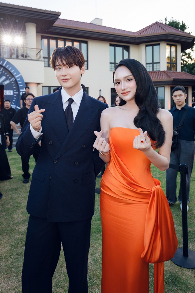 Lee Jong Suk bảnh - đẹp - đỉnh kh&ocirc;ng chỗ ch&ecirc;, s&aacute;nh đ&ocirc;i Hương Giang tại si&ecirc;u sự kiện - Ảnh 9.
