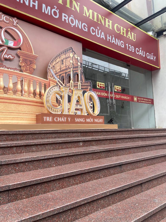 Cảnh tượng lạ trên phố Cầu Giấy ngày giá vàng 15,75 triệu/chỉ- Ảnh 6. Cảnh tượng lạ trên phố Cầu Giấy ngày giá vàng 15,75 triệu/chỉ- Ảnh 6.