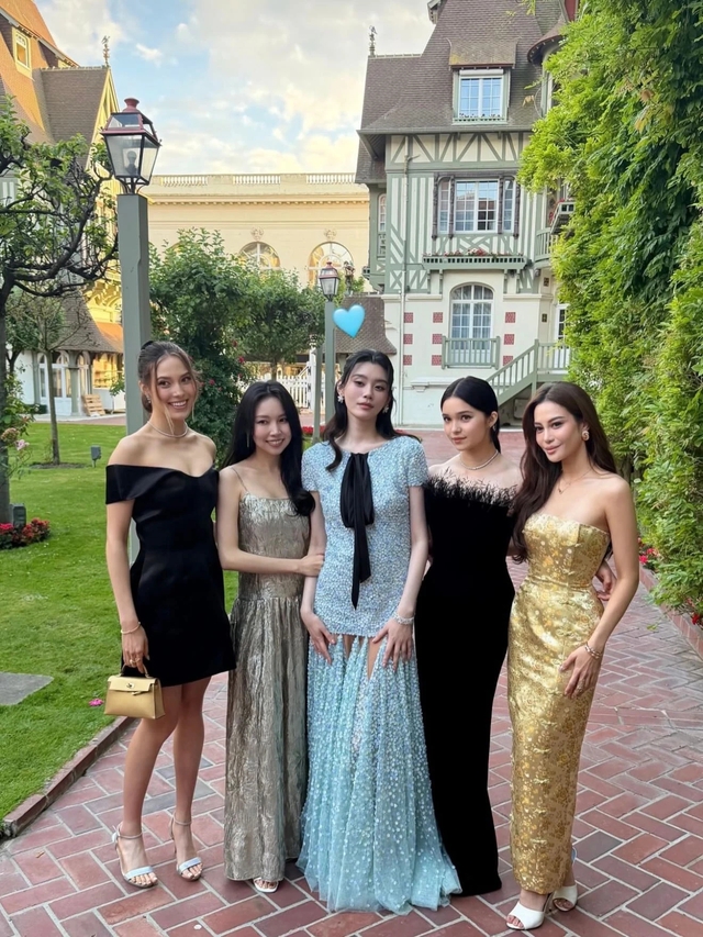 Hôn lễ xa hoa của thiếu gia và nàng Hôn lễ xa hoa của thiếu gia và nàng