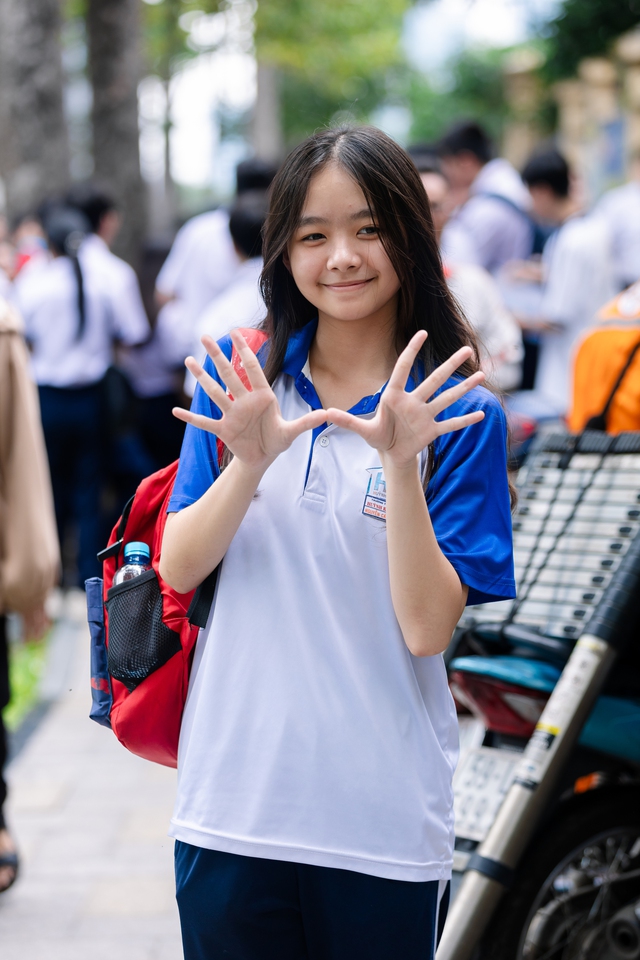 Thi v&agrave;o lớp 10 TP.HCM buổi cuối: Đề To&aacute;n "dễ thở" nhưng ph&acirc;n h&oacute;a cao, sĩ tử vui v&igrave; đ&atilde; ho&agrave;n th&agrave;nh nhiệm vụ - Ảnh 12.
