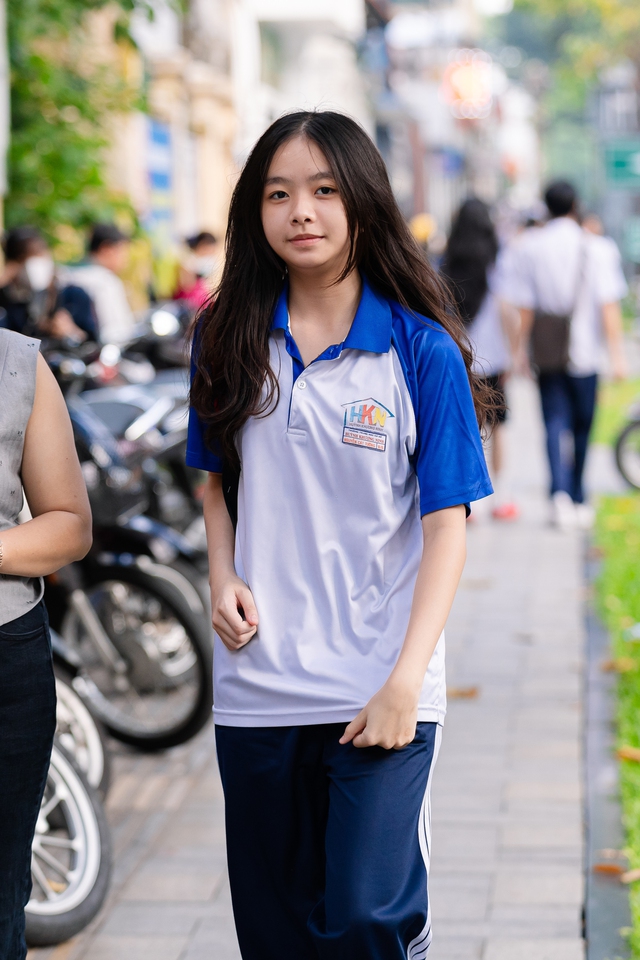 Thi vào lớp 10 TP.HCM buổi cuối cùng: Bắt đầu thời gian làm bài môn Toán! - Ảnh 2.