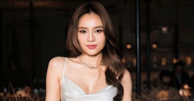 Ngọc nữ showbiz U40 vẫn đẹp như tượng tạc, cứ đi biển là có ảnh triệu like- Ảnh 1. Ngọc nữ showbiz U40 vẫn đẹp như tượng tạc, cứ đi biển là có ảnh triệu like- Ảnh 1.