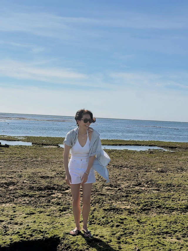 Son Ye Jin mặc càng đơn giản càng đẹp: Có thứ gái trẻ cố học vẫn khó giống- Ảnh 4. Son Ye Jin mặc càng đơn giản càng đẹp: Có thứ gái trẻ cố học vẫn khó giống- Ảnh 4.