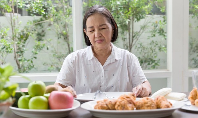 Người phụ nữ qua đời sau 9 tháng phát hiện ung thư dạ dày, con trai cả bật khóc: "Giá như tôi để ý khi mẹ chán ăn…" - Ảnh 1.