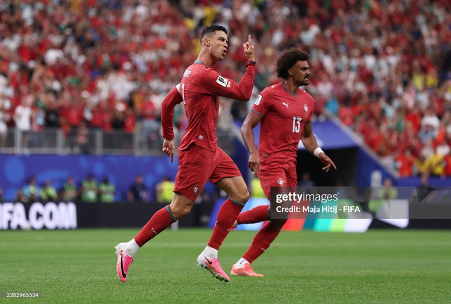 Bồ Đ&agrave;o Nha 2-0 Uzbekistan: Đại diện ch&acirc;u &Aacute; c&oacute; b&agrave;n gỡ nhưng kh&ocirc;ng được c&ocirc;ng nhận - Ảnh 3.