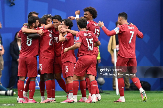 Bồ Đ&agrave;o Nha 2-0 Uzbekistan: Đại diện ch&acirc;u &Aacute; c&oacute; b&agrave;n gỡ nhưng kh&ocirc;ng được c&ocirc;ng nhận - Ảnh 2.