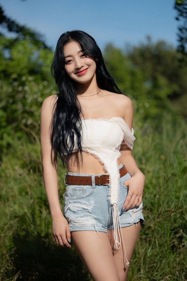 Nữ ca sĩ bị tố &ldquo;nhận vơ&rdquo; h&aacute;t nhạc World Cup, hay hơn Lisa nhưng vẫn chịu cảnh ghẻ lạnh - Ảnh 11.