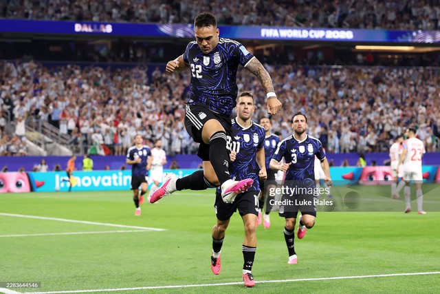 Argentina 3-1 Jordan (Hiệp 2): Messi s&uacute;t phạt đẳng cấp, k&eacute;o d&agrave;i kỉ lục ghi b&agrave;n ở World Cup - Ảnh 7.