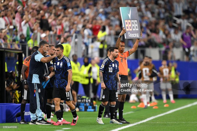 Argentina 3-1 Jordan (Hiệp 2): Messi s&uacute;t phạt đẳng cấp, k&eacute;o d&agrave;i kỉ lục ghi b&agrave;n ở World Cup - Ảnh 2.