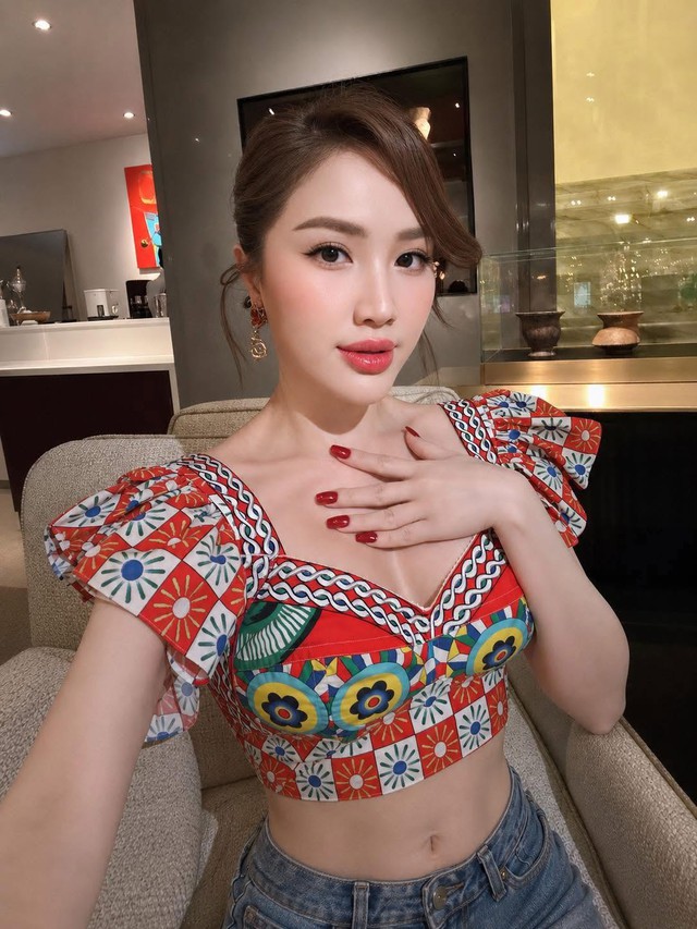 Sắc v&oacute;c g&acirc;y sốc của c&ocirc;ng ch&uacute;a Vbiz 37 tuổi - Ảnh 11.