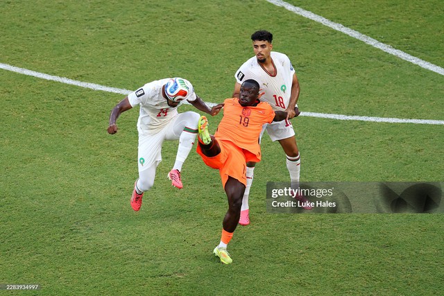 H&agrave; Lan 1-0 Morocco (Hiệp 2): V&Agrave;O!!! Cody Gakpo ghi b&agrave;n qu&aacute; x&uacute;c động, d&agrave;nh tặng b&agrave;n thắng cho con trai mới mất - Ảnh 7.