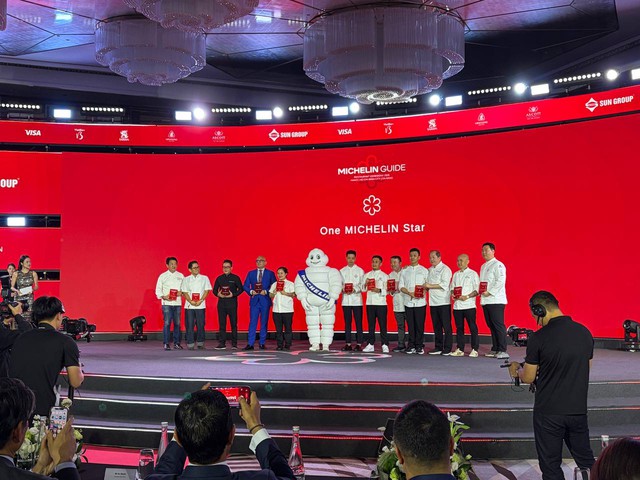 Michelin 2026 b&ugrave;ng nổ tranh c&atilde;i: Kh&ocirc;ng hề c&oacute; b&aacute;nh m&igrave; trong danh s&aacute;ch Bib Gourmand, B&aacute;nh cuốn B&agrave; Ho&agrave;nh lọt top g&acirc;y kh&oacute; hiểu - Ảnh 2.