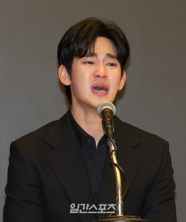 Kim Soo Hyun lập tức "k&eacute;o c&agrave;y trả nợ" khi kẻ tung tin giả bị bắt- Ảnh 4.