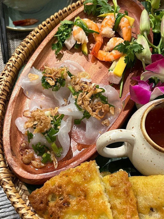 Trải nghiệm nhà hàng có vị trí đắc địa nhất Hội An, tự tay làm tô mỳ quảng vừa ý nhất cuộc đời - Ảnh 8.