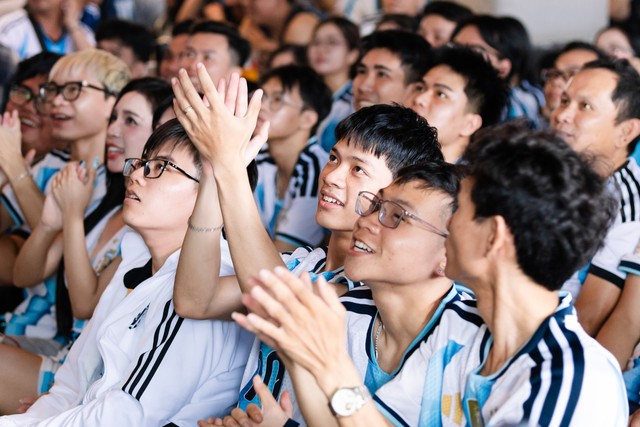 Fan tiếc nuối khi Argentina để Thụy Sĩ gỡ h&ograve;a, trận tứ kết trở lại thế c&acirc;n bằng - Ảnh 6.