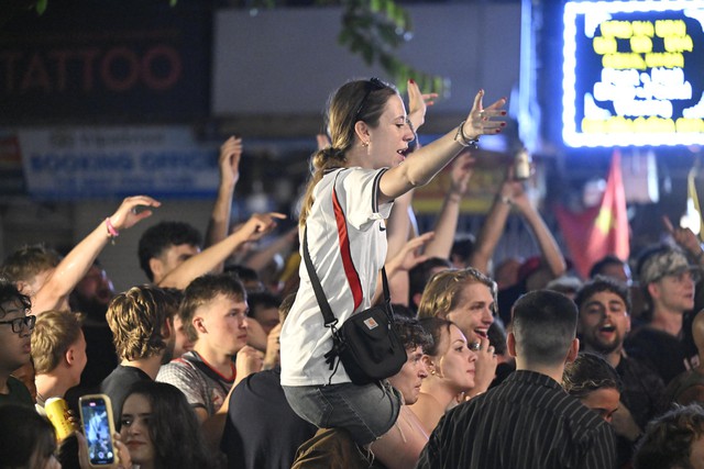 Màn ngược dòng khó tin của Argentina khiến fan như nổ tung: