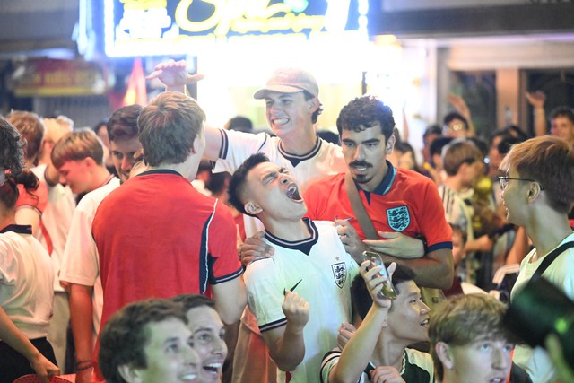Màn ngược dòng khó tin của Argentina khiến fan như nổ tung: