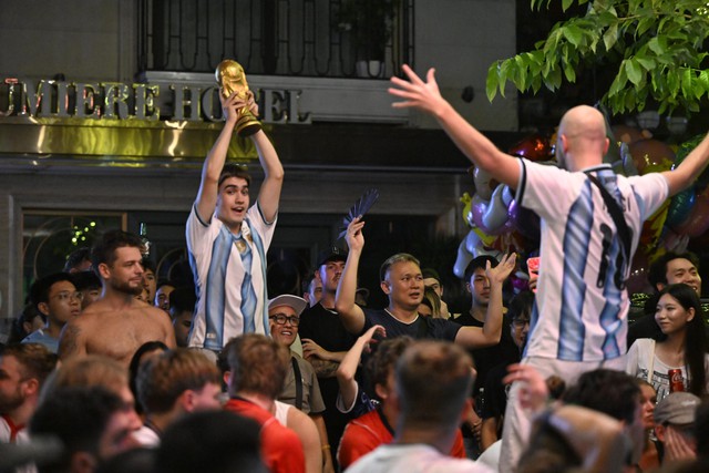 Màn ngược dòng khó tin của Argentina khiến fan như nổ tung: