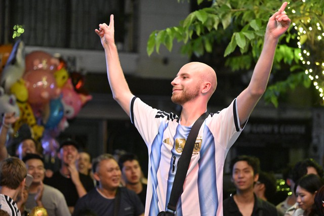 Màn ngược dòng khó tin của Argentina khiến fan như nổ tung: