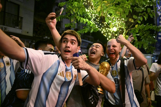 Màn ngược dòng khó tin của Argentina khiến fan như nổ tung: