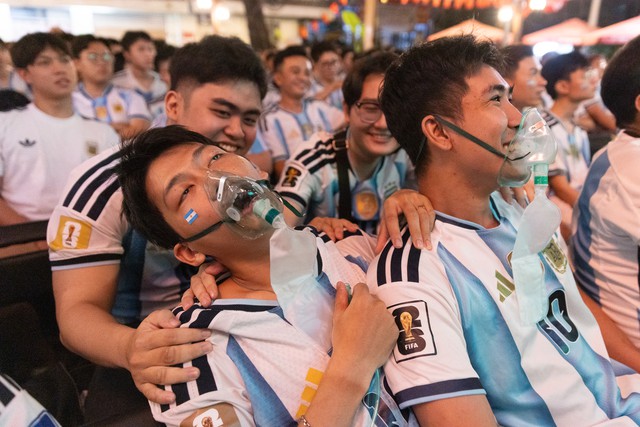 Màn ngược dòng khó tin của Argentina khiến fan như nổ tung: