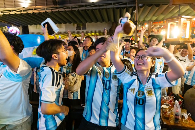 Màn ngược dòng khó tin của Argentina khiến fan như nổ tung: