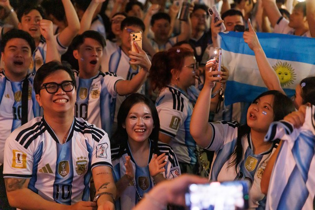 Màn ngược dòng khó tin của Argentina khiến fan như nổ tung: