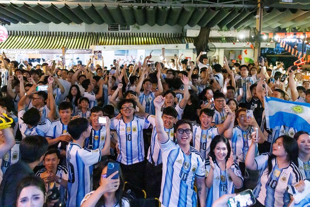 Màn ngược dòng khó tin của Argentina khiến fan như nổ tung: