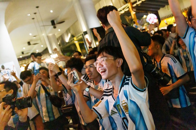 Màn ngược dòng khó tin của Argentina khiến fan như nổ tung: