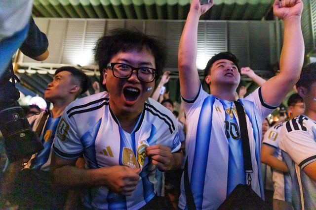 Màn ngược dòng khó tin của Argentina khiến fan như nổ tung: