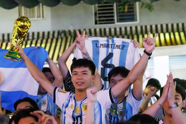 Màn ngược dòng khó tin của Argentina khiến fan như nổ tung: