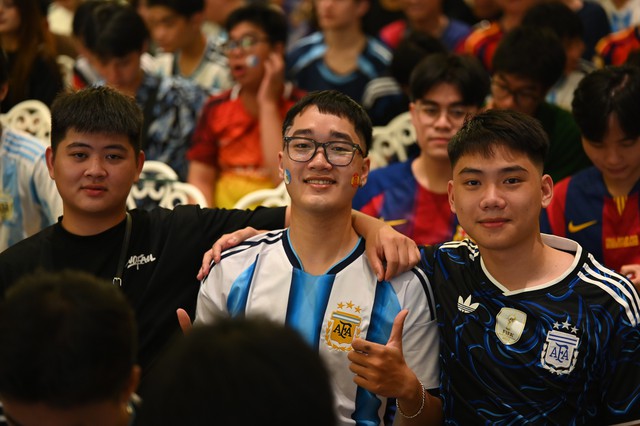 Nhìn lại một đêm buồn của các CĐV khi Argentina không có nổi một cú sút trong 90 phút- Ảnh 16.