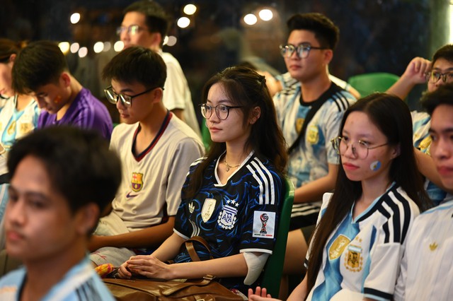 Nhìn lại một đêm buồn của các CĐV khi Argentina không có nổi một cú sút trong 90 phút- Ảnh 15.